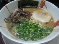 「ラーメン（バリカタ）＋替え玉」@らーめん 由宇松本の写真