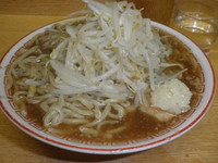 「ラーメン（６５０円）野菜・ニンニク」@ラーメン二郎 環七新代田店の写真