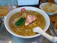 「中華そば(中)＋チャーハン(小)」@中華そば まるきの写真