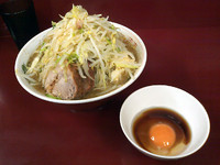 「小ラーメン+生玉子とすき焼きのタレセット」@ラーメン二郎 相模大野店の写真