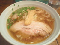 「あっさり魚出汁エビ風味（醤油）680円」@はりけんラーメンの写真