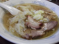 「ワンタンメン680円＋大盛150円」@手打らーめん 自慢亭の写真