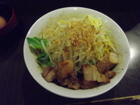 「限定１（中）＋生たまご」@らーめん破顔おおびるの写真