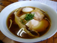 「醤油らあ麺＋味玉」@飯田商店 湯河原本店の写真