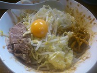 「まぜそば（角太ワシワシ麺に変更）￥780」@ラーメンアキラの写真