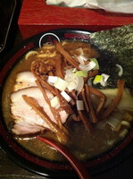 「煮干らーめん feat.メンマ」@すごい煮干ラーメン凪 渋谷東口店の写真