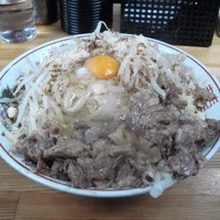 「まぜそば」@自家製太麺 ドカ盛 マッチョ 難波千日前店の写真