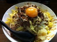 「まぜそば７８０円（角太ワシワシ麺に変更）」@ラーメンアキラの写真