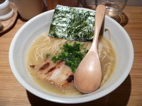 「らーめん（とろり）　６８０円　＋　替え玉　１００円」@鶏ポタラーメン THANK 大門店の写真