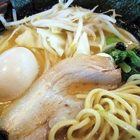 「濃厚味噌とんこつ+味玉（クーポン）　750円」@吟家の写真