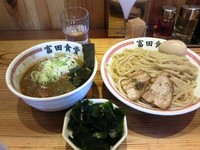 「濃厚ワカメつけそば中（９２０円）＋半熟味玉（１００円）」@松戸中華そば 富田食堂の写真