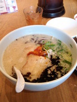 「赤丸ランチ850円＋替え玉120円」@博多一風堂 上野広小路店の写真