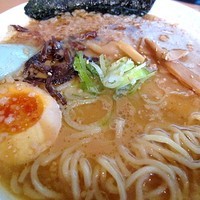 「醤油とんこつ　700円」@拉麺問屋 琉神の写真
