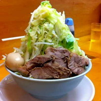 「ラーメン 700円 + 味玉（ヤサイマシマシ・麺ヤワメ）」@ラーメン二郎 新橋店の写真