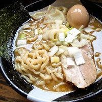 「塩煮干￥８００＋味玉￥１００」@すごい煮干ラーメン凪 新宿ゴールデン街店 本館の写真