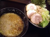 「燕三条系つけ麺（中）＋キャベ＋チャー、800＋50＋300円」@煮干 丸めの写真