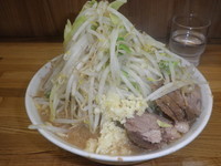 「小ラーメン（６５０円）野菜・ニンニク」@ラーメン二郎 赤羽店の写真