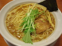 「醤油らーめん 中盛り」@らーめん専門 うしおととりの写真