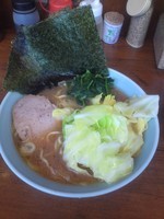 「ラーメン並、キャベツ（６５０＋１００円）、ライス大盛り無料」@横浜ラーメン 武蔵家 船橋店の写真