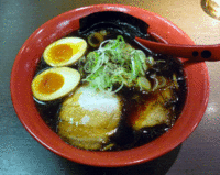 「ブラック味玉らーめん（880円）」@富山ブラック 麺家いろは 池袋店の写真