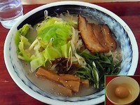 「濱塩白湯 ￥700＋野菜増し￥100＋味玉(無料券)」@らあめん こもん 鳥浜店の写真