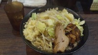 「豚醤油(野菜・ニンニク)700+サービスチケット大盛無料」@麺バカ息子の写真