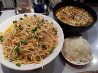 「焦がしチーズのカレーつけ麺８００円＋大盛１００円＋たまねぎ」@中華蕎麦 瑞山（ZUIZAN）の写真