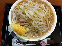 「ラーメン中(極太麺、全マシ)」@ジャンクガレッジ イオンレイクタウンmori店の写真