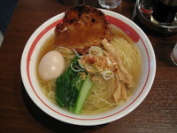 「空海味玉そば（塩・大盛）：830円（ランチタイム大盛無料）」@餃子 麺 空海 浜松町店の写真