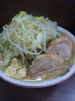 「小豚　ヤサイニンニク ７５０円」@ラーメン二郎 横浜関内店の写真