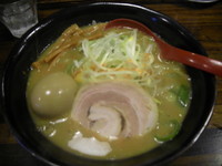 「味噌(ニンニク)+味卵」@麺処 花田 上野店の写真