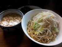 「ザルラーメン（角太ワシワシ麺　大盛）８８０円」@ラーメンアキラの写真