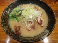 「白湯しょうゆらーめん+餃子(680+300円→490円)」@麺処 鳴神の写真