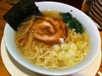 「天然塩ラーメン」@新宿めんや 風花 本店の写真