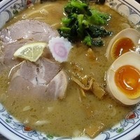 「特製らーめん」@麺座でん カツシカン!の写真