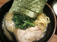 「助らーめん　５８０円　半ライス　８０円」@横浜家系 助格家の写真