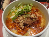 「へーゼルナッツ風味特製坦々麺＋ビール」@蔭山樓の写真