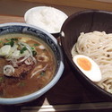 カレーつけ麺　ﾐﾆﾗｲｽ付　Ｍ　800円　昼限定