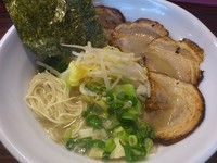 「塩ちゃーしゅー ￥850＋キャベモヤシ（無料トッピング）」@らあ麺 みかみの写真