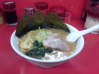 「ラーメン（大）【650円】」@鹿島家 鶴見店の写真