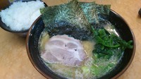 「ラーメン650円+半ライス100円」@濃厚豚骨ラーメン こく丸の写真