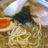 「煮干しラーメン（小）　500円」@麺工房 味極の写真
