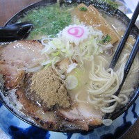 「【限定】ＰＡＩＴＡ…ん、白っぽい（中盛）（裏メニュー）」@麺屋 猪貴 -CHOKI-の写真