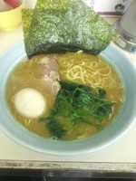 「ラーメン並、味玉、キャベチャー（６００＋１００＋１００円）」@恵家の写真