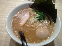 「たまり醤油の煮干豚骨ラーメン+味玉」@梨の花の写真