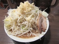 「ラーメン並(極太・野菜増しニンニクＷ）」@ジャンクガレッジ 東京ラーメンストリートの写真
