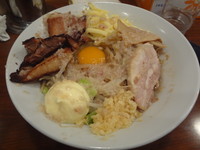 「マカナイアブリ全部のせ（野菜デフォ）」@メガガンジャの写真