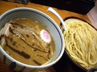 「濃厚つけ麺（中、長葱玉葱抜き）＋半肉増し、800円＋150円」@銀座 朧月の写真