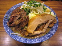 「ラーメン中盛+牛ステーキ」@ラーメン燈郎の写真