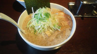 「醤油ラーメン＋ネギ（背脂多め）」@らーめん香月 三軒茶屋店の写真